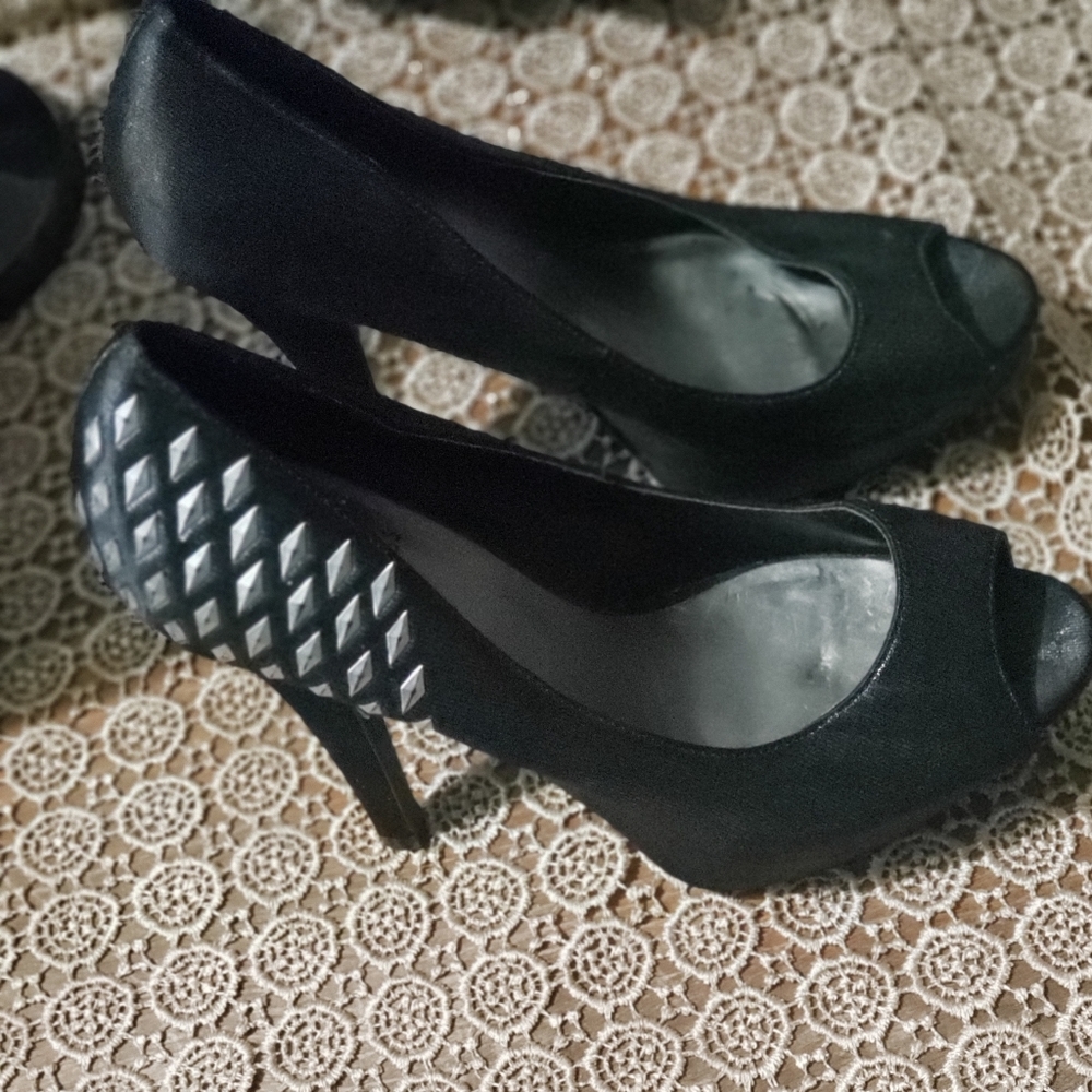 Guess heels
